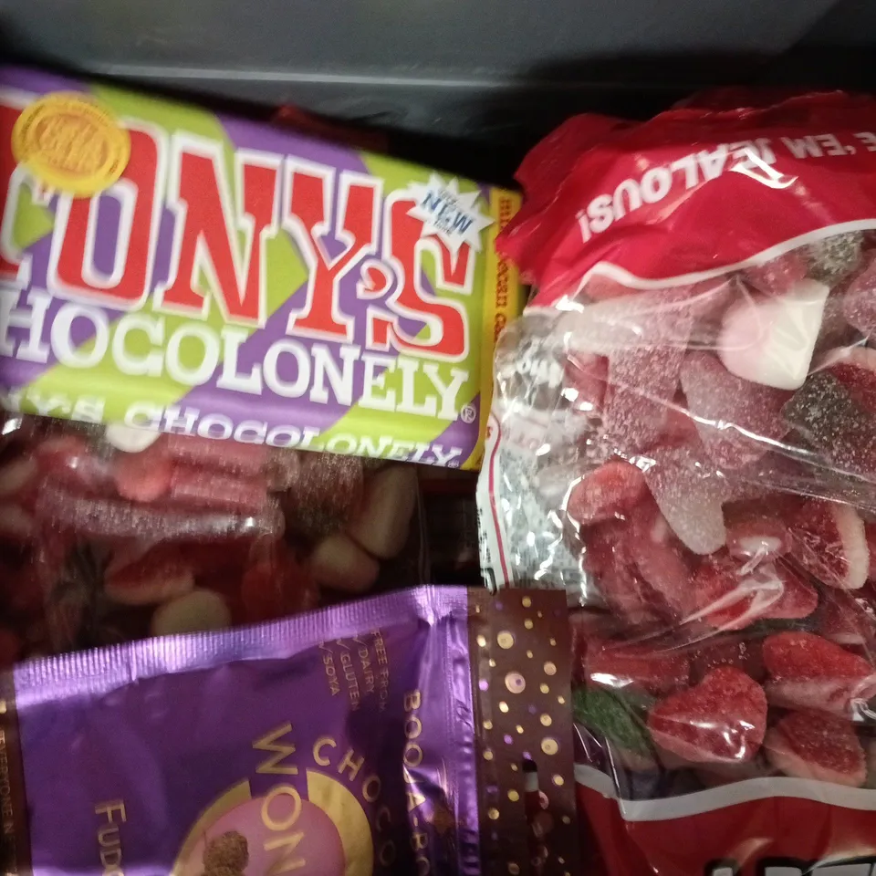 APPROXIMATELY 10 ASSORTED FOOD AND DRINK ITEMS TO INCLUDE UFIT, HONEY, ETC