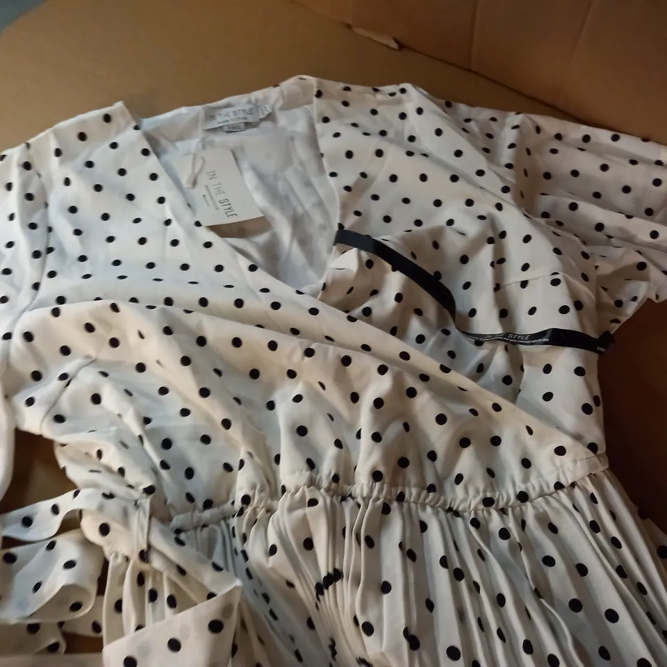 IN THE STYLE TALL POLKA DOT PLEATED DRESS - UK 16