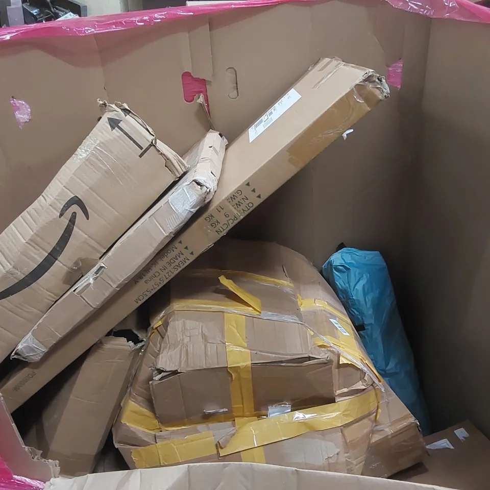 PALLET OF ASSORTED ITEMS INCLUDING: FOLDING CHAIR MAT, WHEELCHAIR FOR DOGS, 1000FT UTP CABLE, RUG ECT