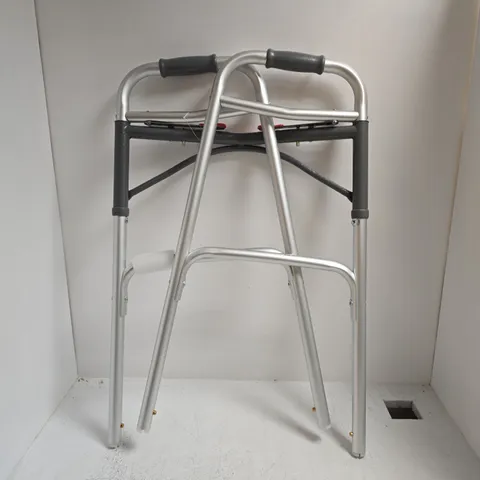 BOXED DRIVE DEVILBISS HEALTHCARE ALUMINIUM FOLDING WALKER / ROLLATOR WITH HAND GRIPS