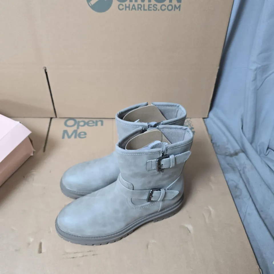 DEICHMANN GREY ANKLE BOOTS WITH BUCKLE STRAPS – BOXED UK 6.5