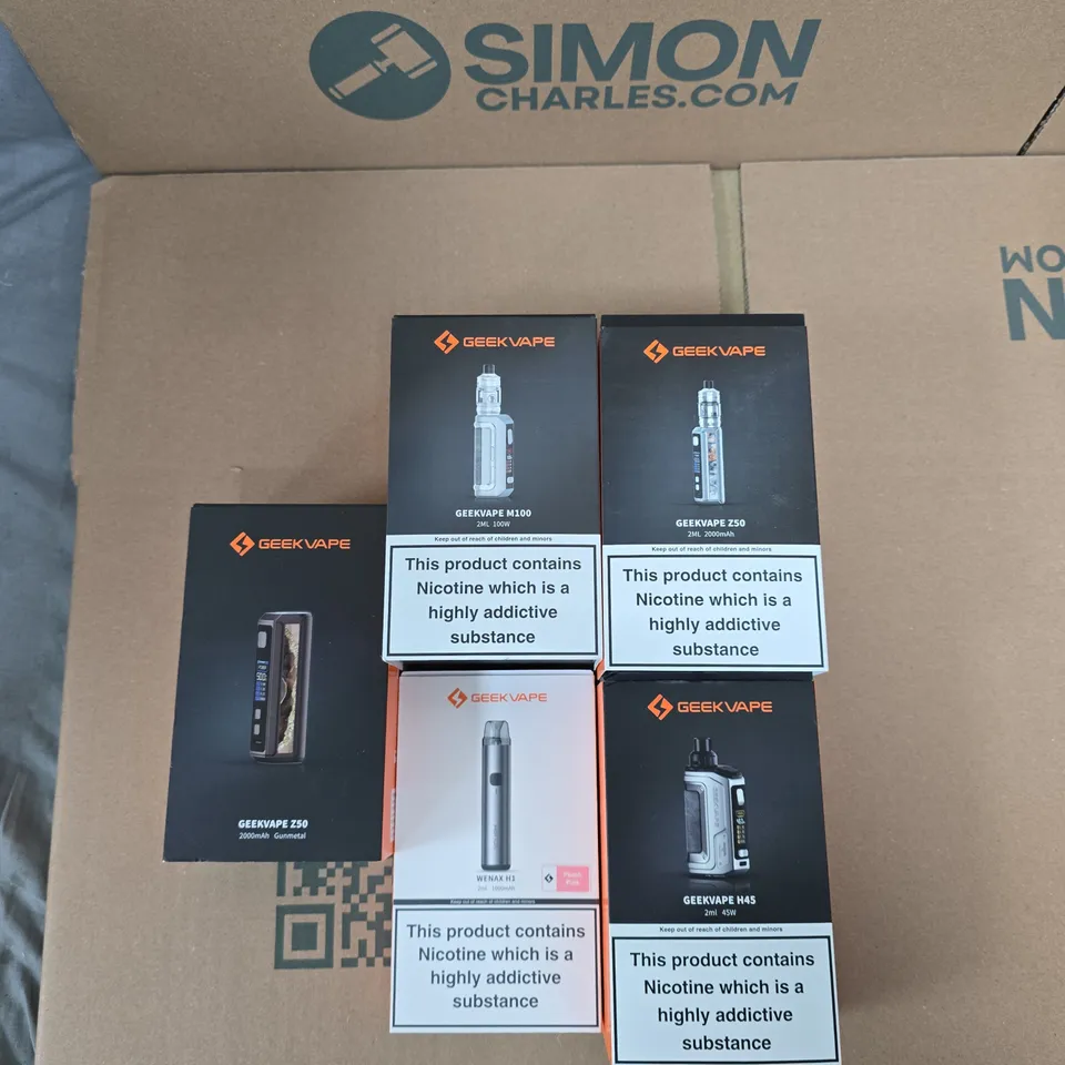 BOX OF APPROXIMATELY 30 ASSORTED E-CIGARETTES AND ACCOMPANIMENTS TO INCLUDE: VARIOUS GEEKVAPE ITEMS 
