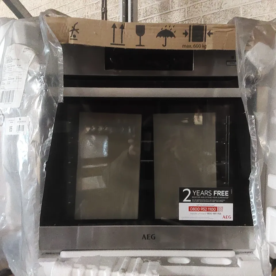 AEG INTEGRATED 6000 SERIES STEAMBAKE WITH AQUA CLEAN ENAMEL CLEANING BES355010M RRP £425