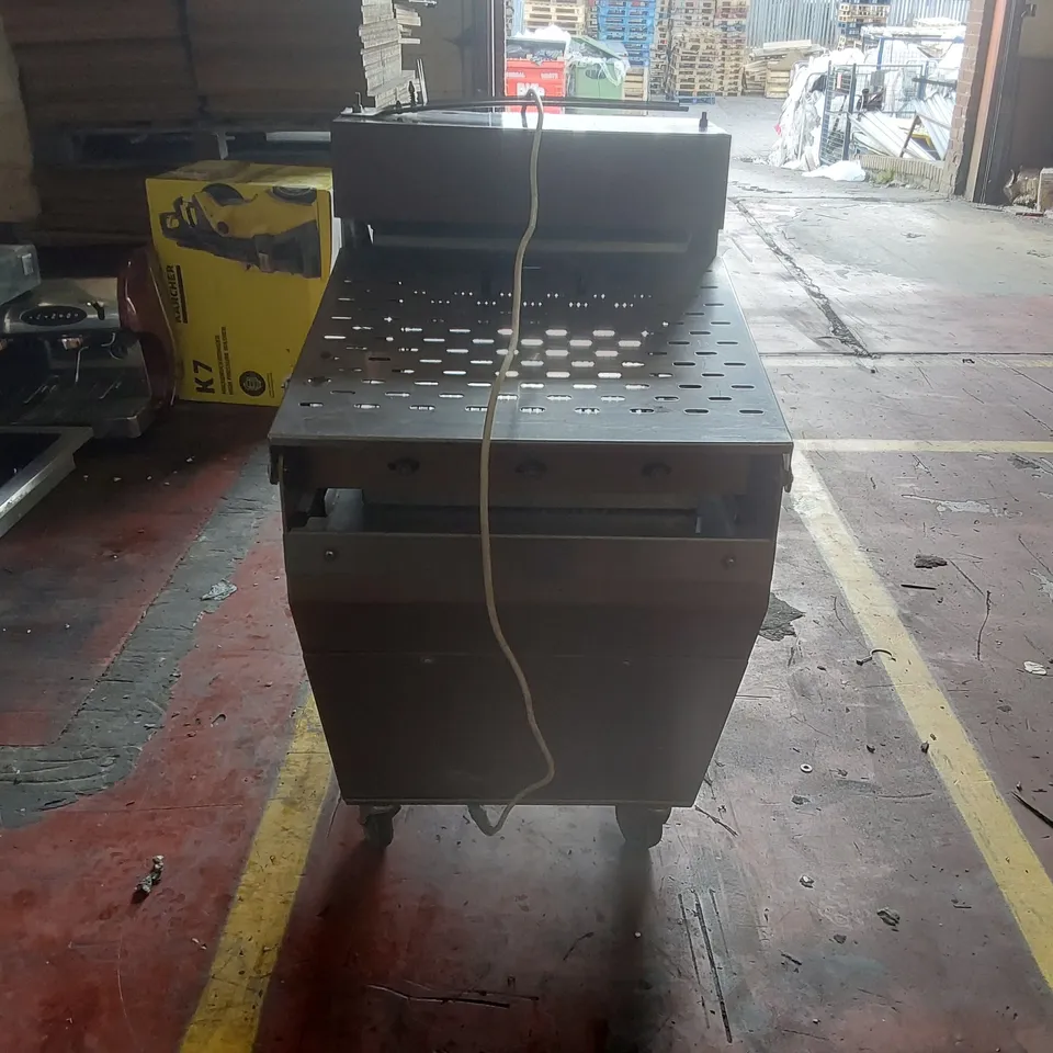 COMMERCIAL BREAD SLICER