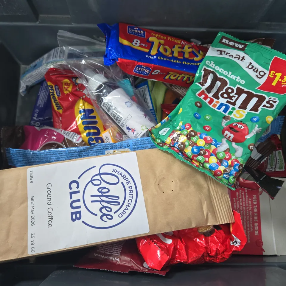 APPROXIMATELY 10 ASSORTED FOOD  ITEMS TO INCLUDE - M&M'S , JAMMY DODGES , POP TARTS   - COLLECTION ONLY ,