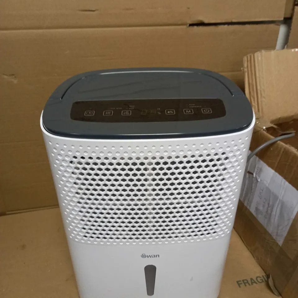 SWAN 20L DEHUMIDIFIER RRP £199.99