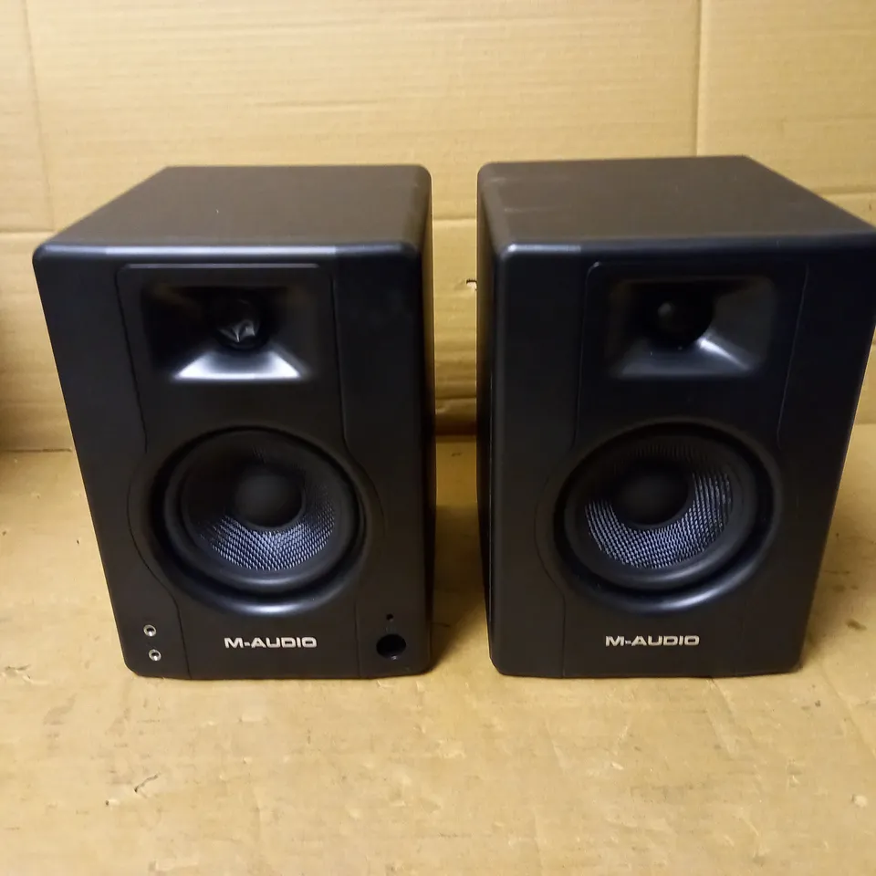 M-AUDIO BX4 - 120-WATT POWERED DESKTOP COMPUTER SPEAKERS