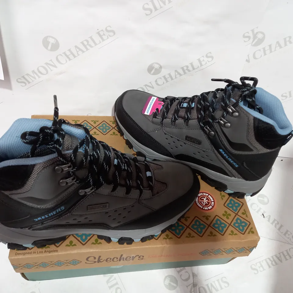 BOXED PAIR OF SKECHERS CHARCOAL HIKING BOOTS - SIZE 5
