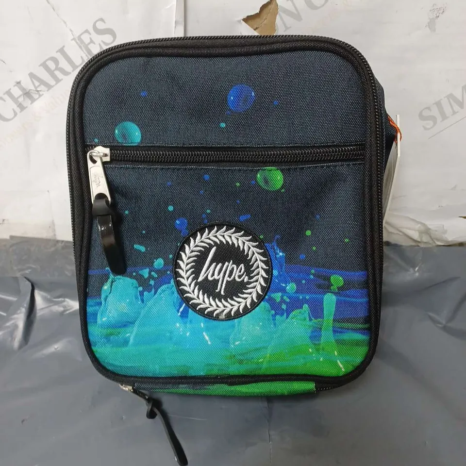 HYPE KIDS BLACK 3D DROPLETS LUNCH BOX