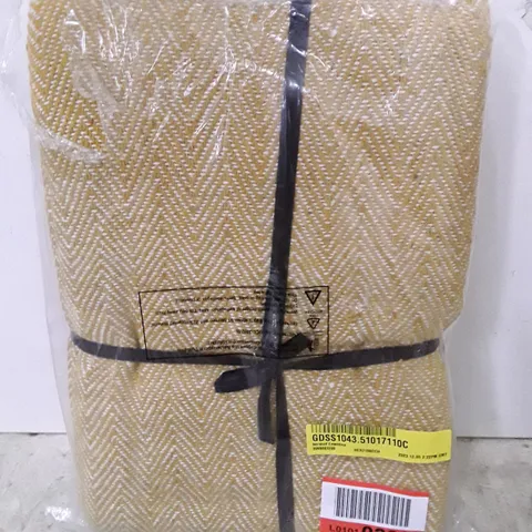 BAGGED MEURER BLANKET/THROW // SIZE: 177 X 254cm
