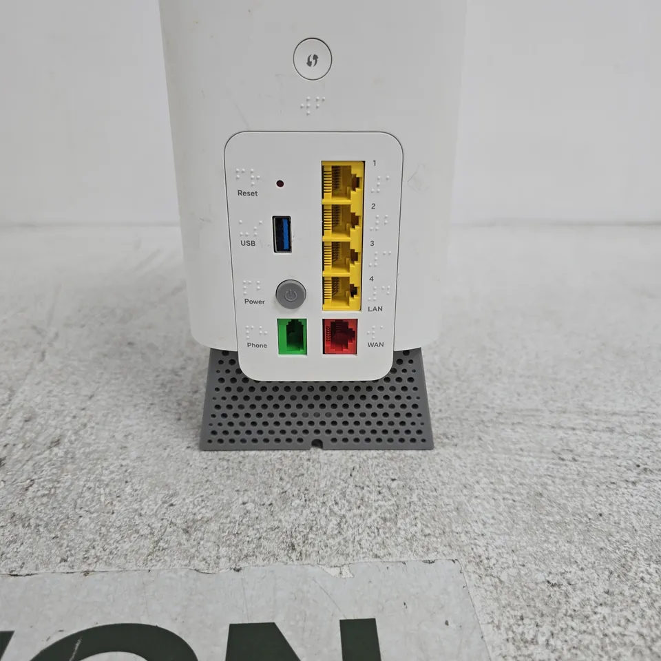 EE WHITE HOME ROUTER WITH 4 LAN PORTS, USB 3.0 & PHONE PORT UNBOXED