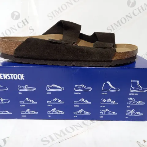 BOXED PAIR OF BIRKENSTOCK ARIZONA BS OPEN TOE SANDALS IN MOCHA COLOUR UK SIZE 7.5