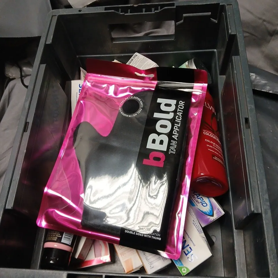 APPROXIMATELY 20 ASSORTED COSMETICS INCLUDING TOOTHPASTE, LOREAL AGE SPOT RAPID CORRECTOR, ORAL B TOOTHBRUSH HEADS, AVON BODY LOTION, ROLL ON DEODORANT ETC