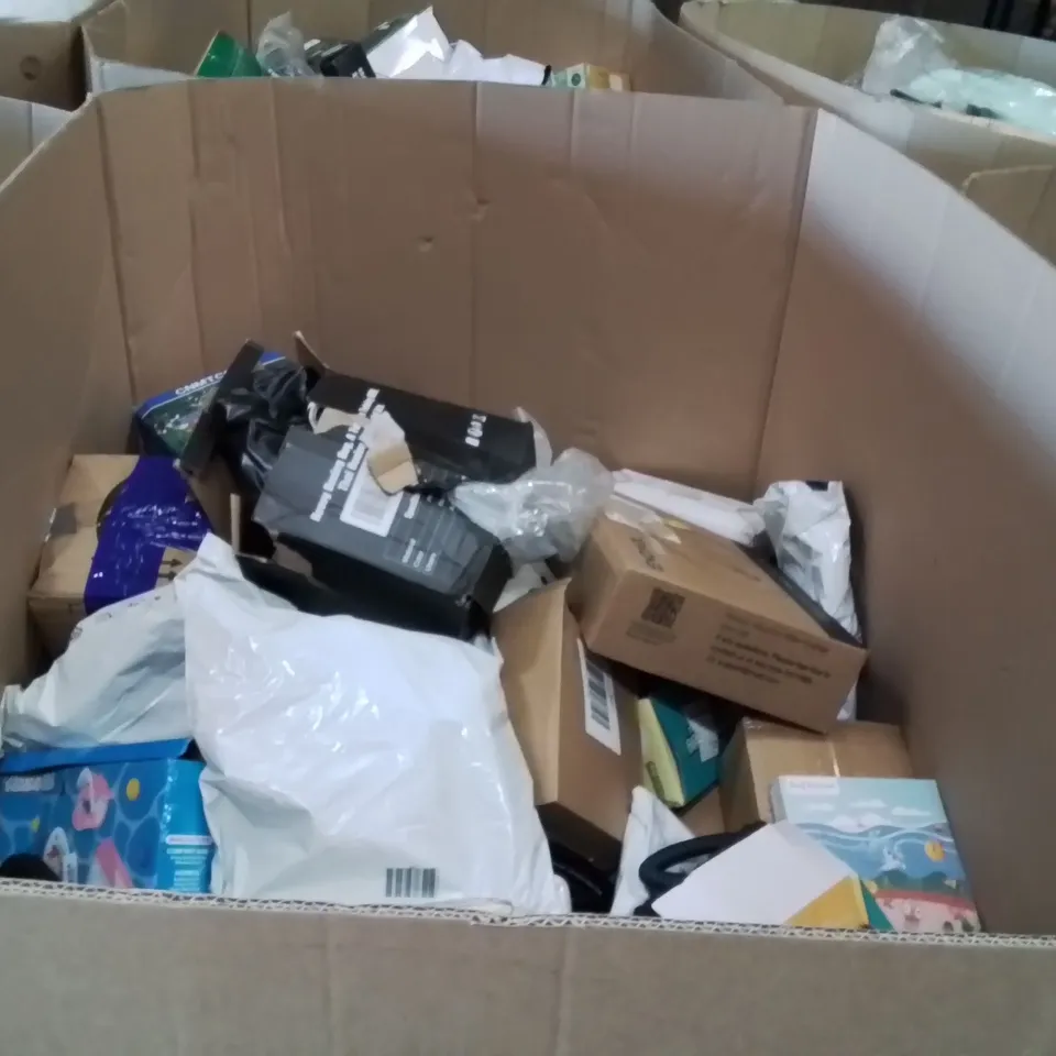 PALLET CONTAINING A LARGE QUANTITY OF HOSES 