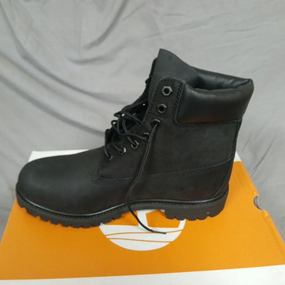 BOXED TIMBERLAND PREMIUM 6-INCH LACE WATERPROOF BOOTS, BLACK – UK 8 (US 8.5)