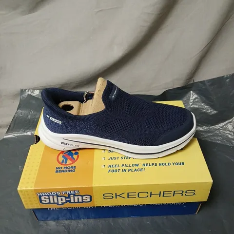 SKECHERS GO WALK NOVA NAVY SIZE 3.5 BOXED