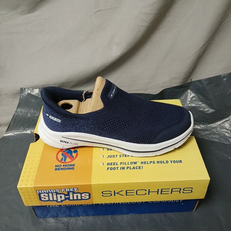 SKECHERS GO WALK NOVA NAVY SIZE 3.5 BOXED