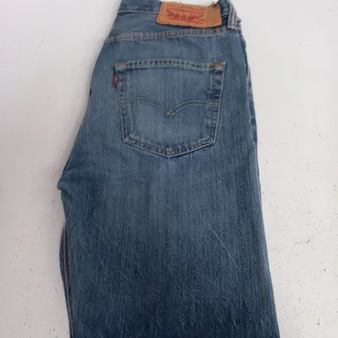 LEVI'S STRAUSS DENIM SHORTS– SIZE W30