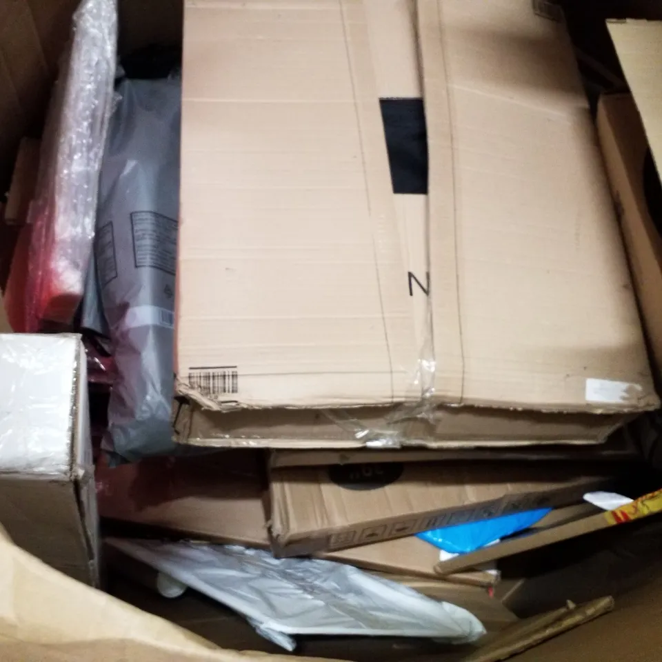 PALLET OF ASSORTED PRODUCTS INCLUDING STEP LADDER, RETRACTABLE GATE, ALUMINIUM WHITEBOARD, SHOE RACK