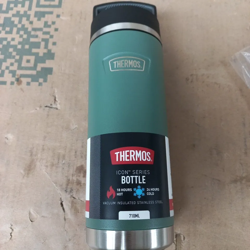 THERMOS ICON SERIES BOTTLE – VACUUM INSULATED STAINLESS STEEL, 710ML, GREEN