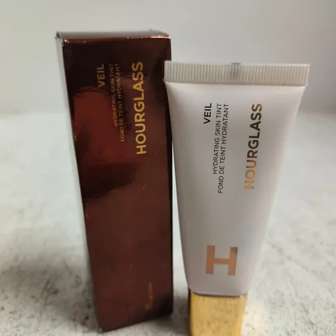 BOXED HOURGLASS VEIL HYDRATING SKIN TINT - 1