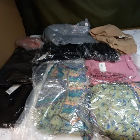 BAG OF APPROX 10 ASSORTED CLOTHING ITEMS TO INCLUDE - MAISON DE NIMES - EMELIA