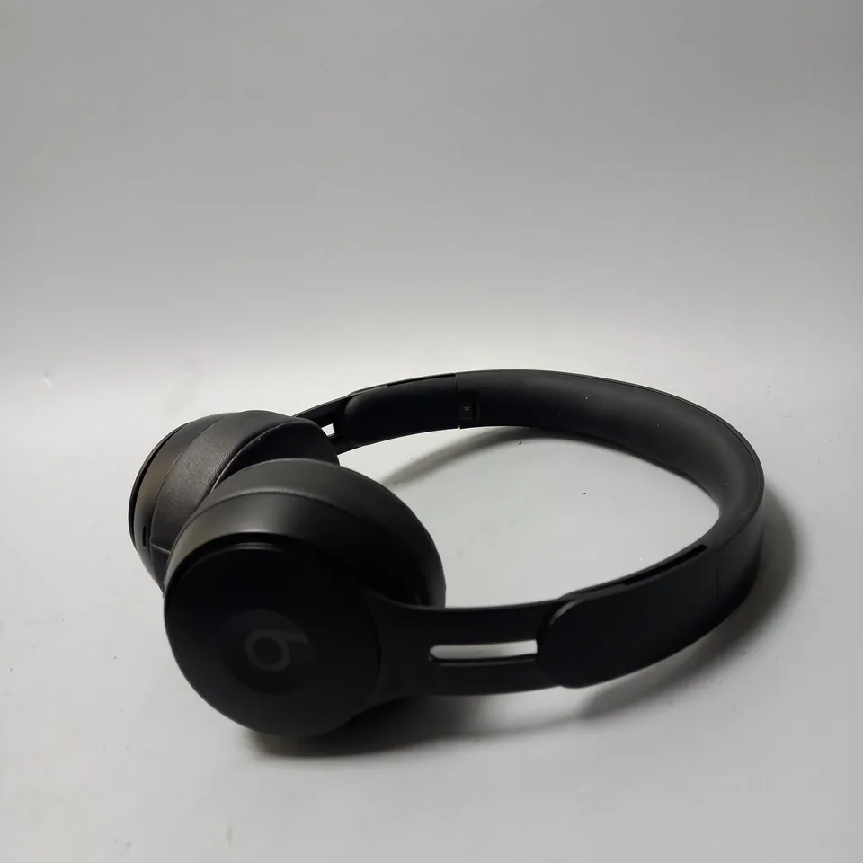 APPLE BEATS SOLO PRO HEADPHONES 