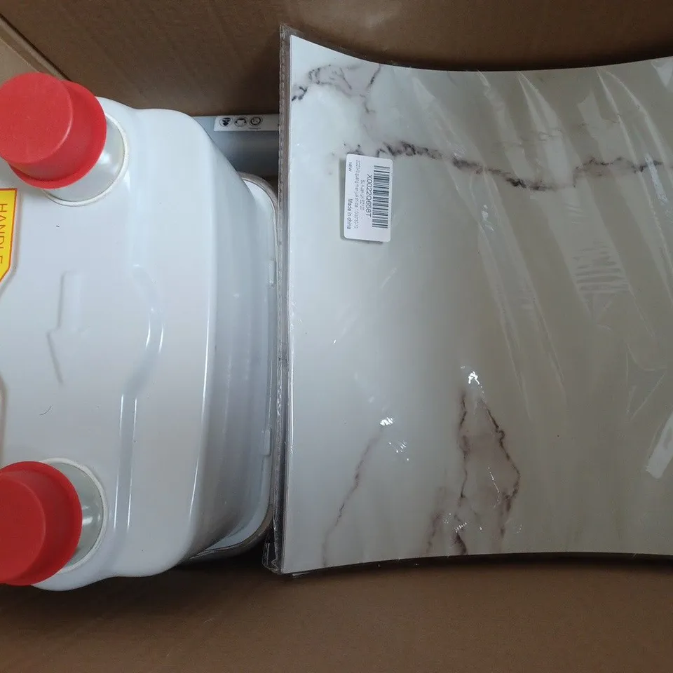 BOX OF APPROXIMATELY 5 ASSORTED HOUSEHOLD ITEMS TO INCLUDE MIRACLE GRO ALL PURPOSE PLANT FOOD, ETC