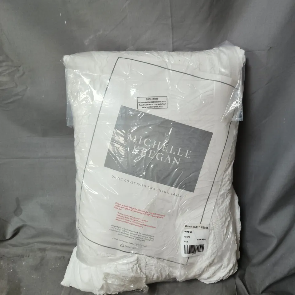 MICHELLE KEEGAN SUPER KING DUVET SET - WHITE BEDDING