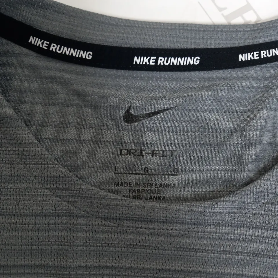 NIKE DRI-FIT GREY RUNNING TSHIRT -LARGE