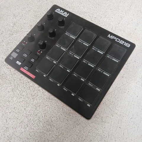 AKAI MPD218 PROFESSIONAL PAD CONTROLLER