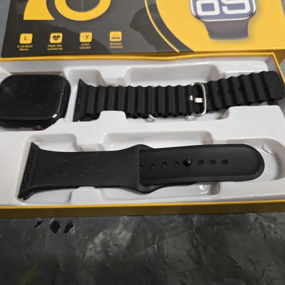 C900 PROMAX SMART WATCH – BOXED WITH TWO BANDS