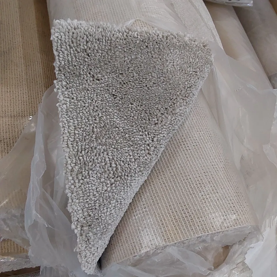 ROLL OF QUALITY PRIMO SILVER CARPET // SIZE: APPROXIMATELY 4 X 2m