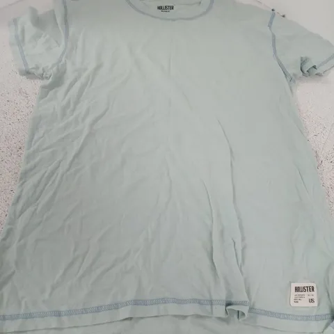 HOLLISTER RELAXED FIT T-SHIRT – LIGHT BLUE – SIZE S