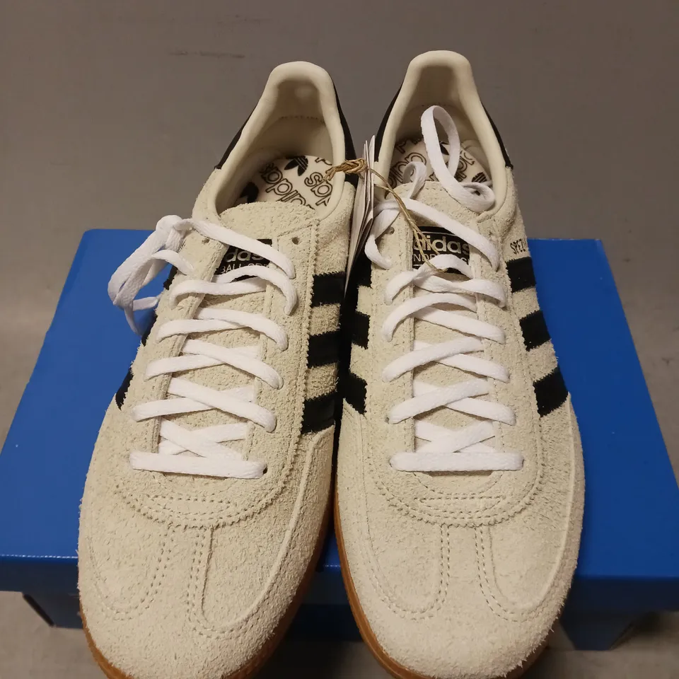 BOXED PAIR OF ADIDAS HANDBALL SPEZIAL ORIGINALS TRAINERS, CREAM/BLACK - UK SIZE 6.5