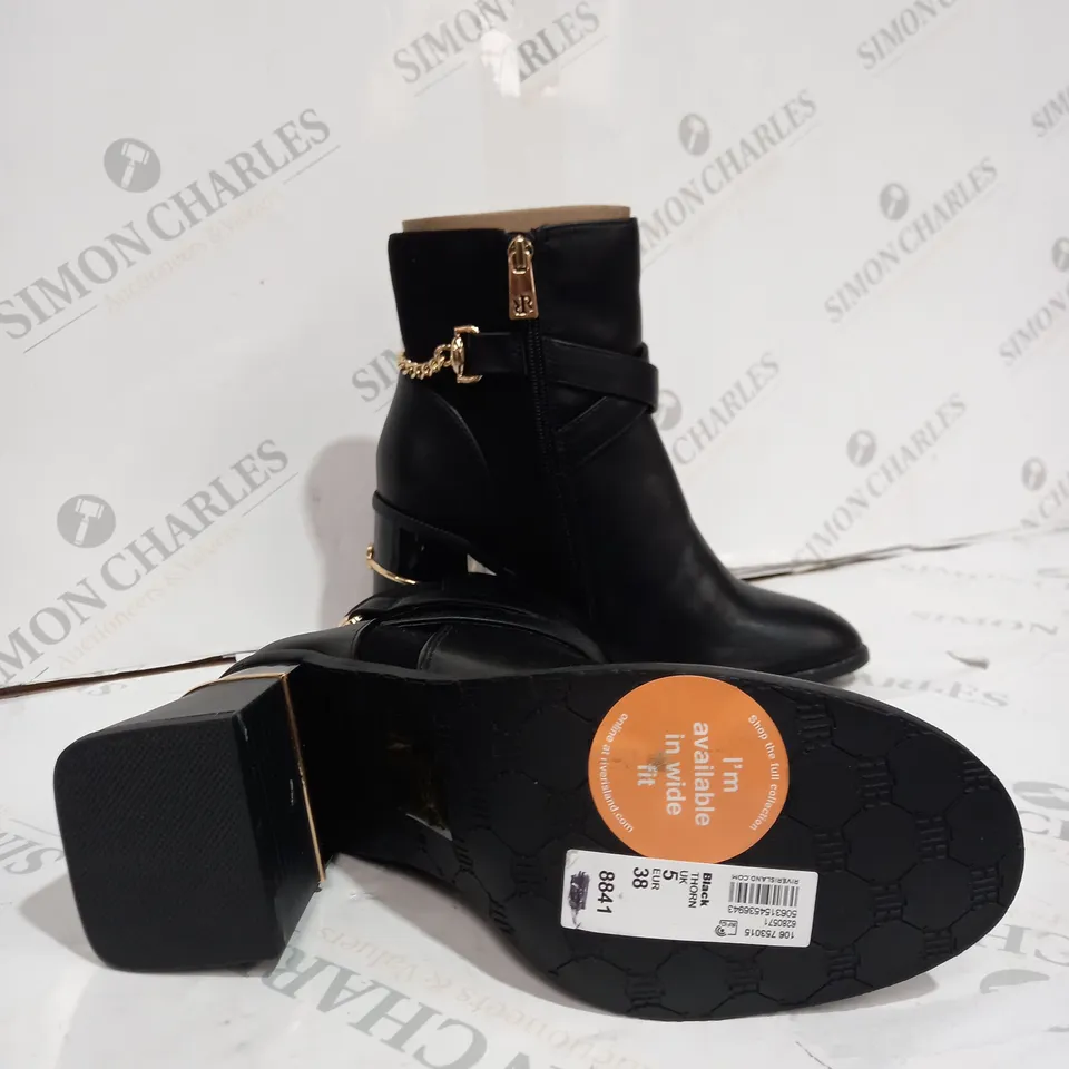 RIVER ISLAND BOOTS WITH HEEL & GOLD DETAIL - UK SIZE 5