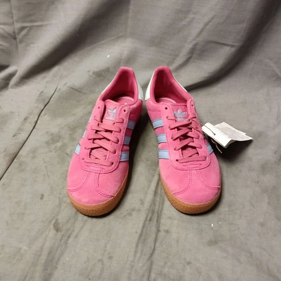UNBOXED PAIR OF ADIDAS GAZELLE KIDS TRAINERS IN PINK - UK 13.5