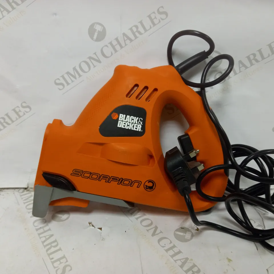 BLACK & DECKER SCORPION POWERED HANDSAW