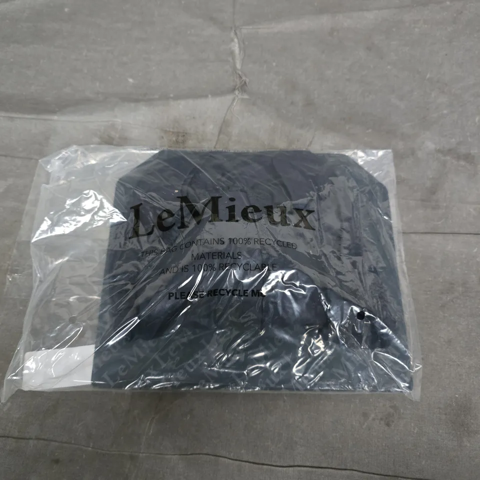 LEMIEUX CLASSIQUE POM HAT SILK – NAVY, ONE SIZE