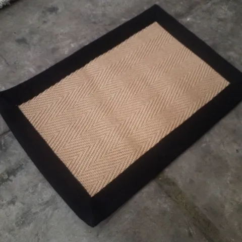 QUALITY DESIGNER AREA RUG APPROXIMATELY 40×60CM