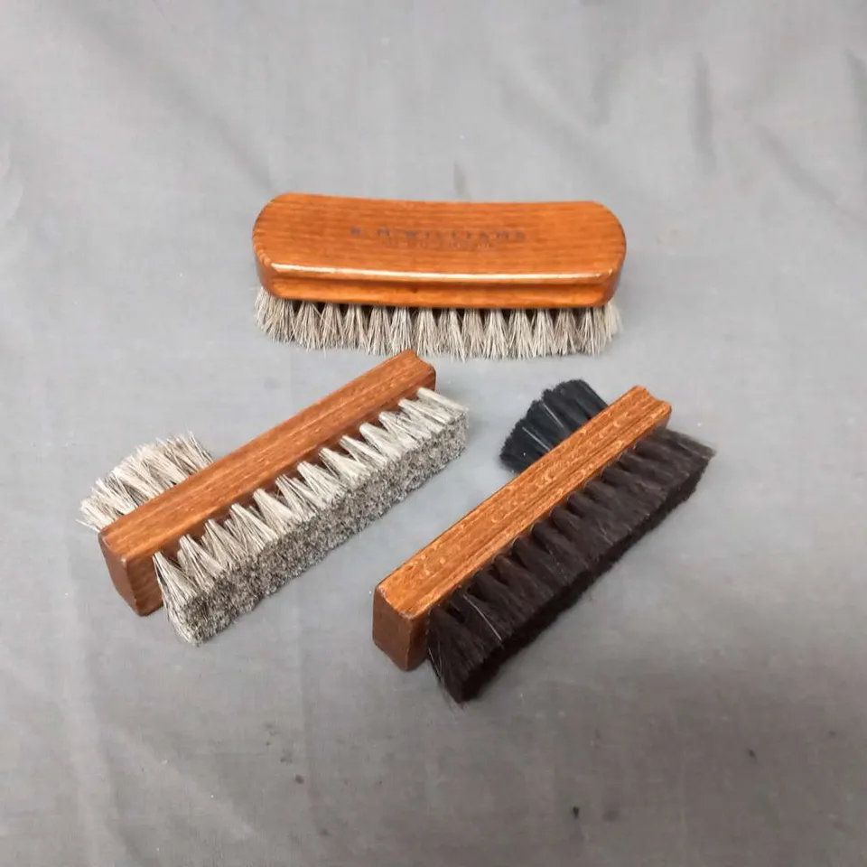 APPROXIMATELY 17 ASSORTED R.M. WILLIAMS BRUSHES