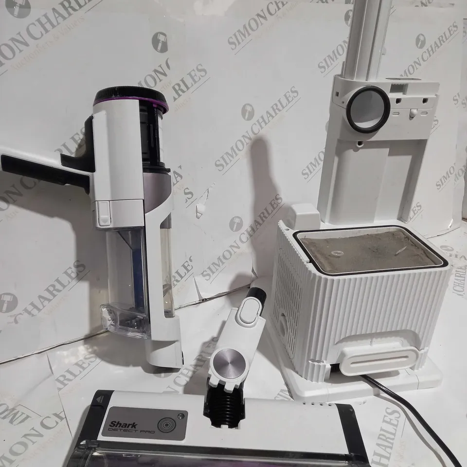 BOXED SHARK DETECT PRO 1.3L AUTO EMPTY VACUUM CLEANER IW3510UK