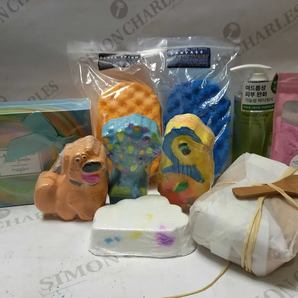 LOT OF APPROX 10 ASSORTED BATH & BODY PRODUCTS TO INCLUDE BATH BOMBS, BODY WASH, BATH DUST, ETC