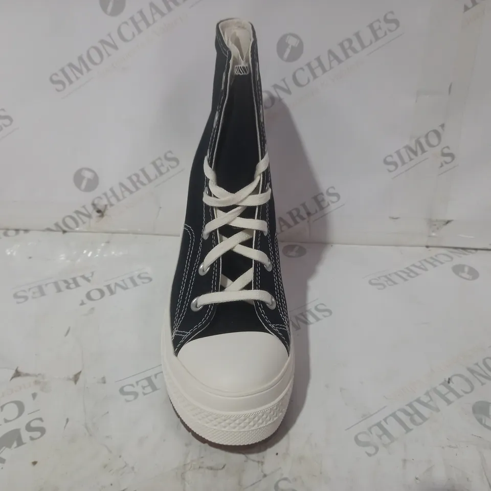 BOXED PAIR OF CONVERSE CHUCK 70 BLOCK HEEL HI TOP SHOES IN BLACK/WHITE UK SIZE 6.5