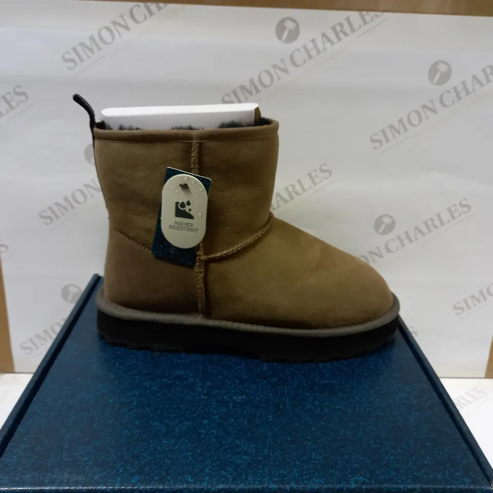 EMU AUSTRALIA SHARKY MINI BOOT - TAN SIZE 6 