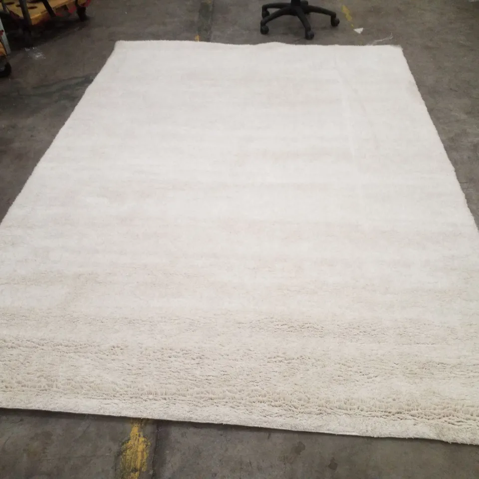 QUALITY DESIGNER AREA RUG - APPROXIMATELY 290X200CM