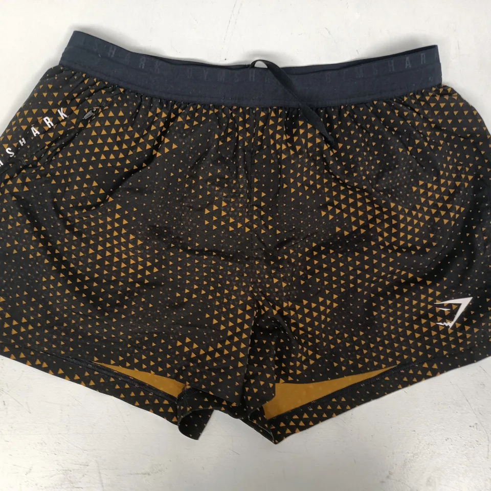 GYMSHARK 2-IN-1 SHORTS IN BLACK/MUSTARD SIZE LARGE