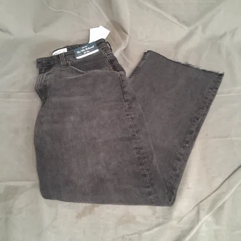 ABERCROMBIE & FITCH THE 90S RELAXED HIGH RISE JEAN IN BLACK SIZE 27 XSHORT