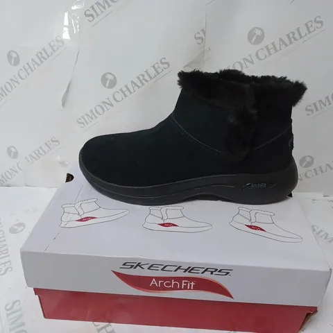 SKECHERS GO WALK ARCH FIT SUEDE CHUGGA BOOT BLACK - UK SIZE 5