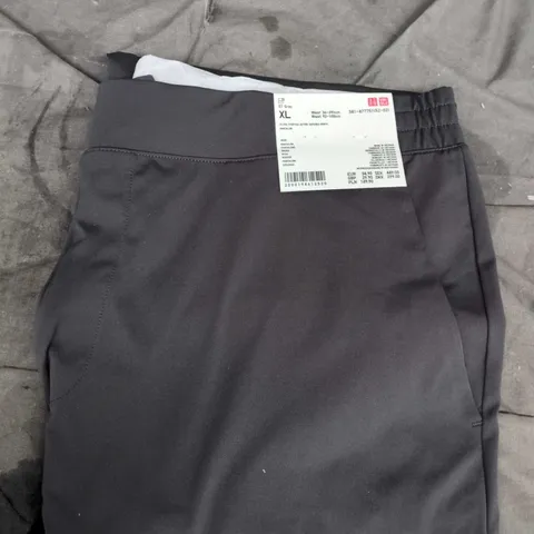 UNIQLO ULTRA STRETCH ACTIVE TAPERED PANTS – GRAY, XL (WAIST 36–39IN)